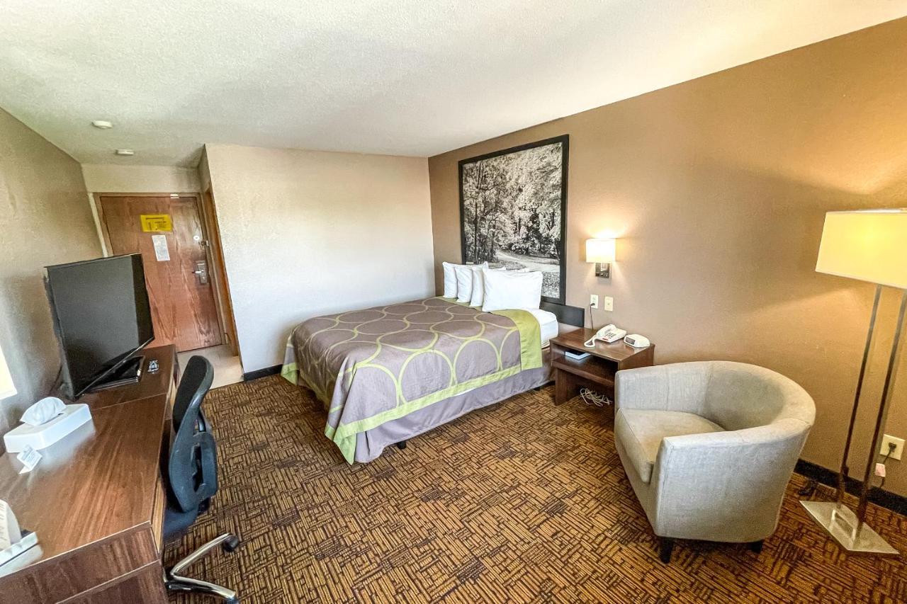 Super 8 By Wyndham Indianapolis Emerson Экстерьер фото