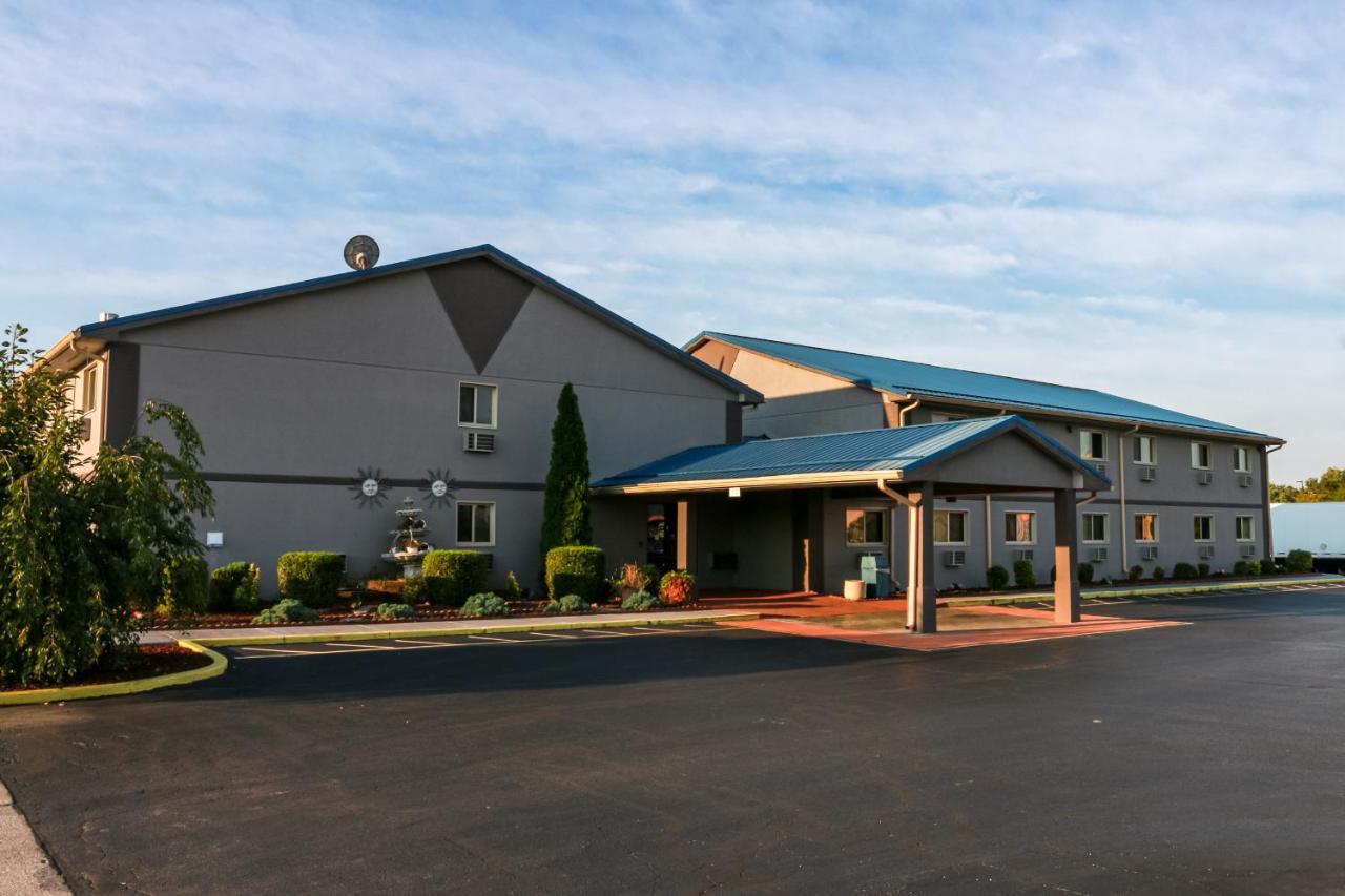 Super 8 By Wyndham Indianapolis Emerson Экстерьер фото