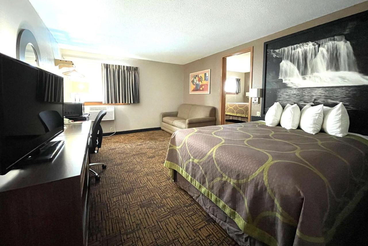 Super 8 By Wyndham Indianapolis Emerson Экстерьер фото