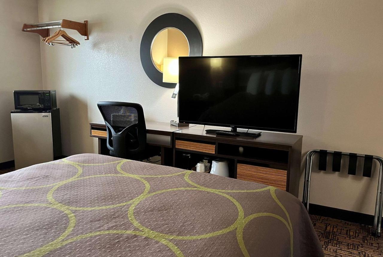 Super 8 By Wyndham Indianapolis Emerson Экстерьер фото