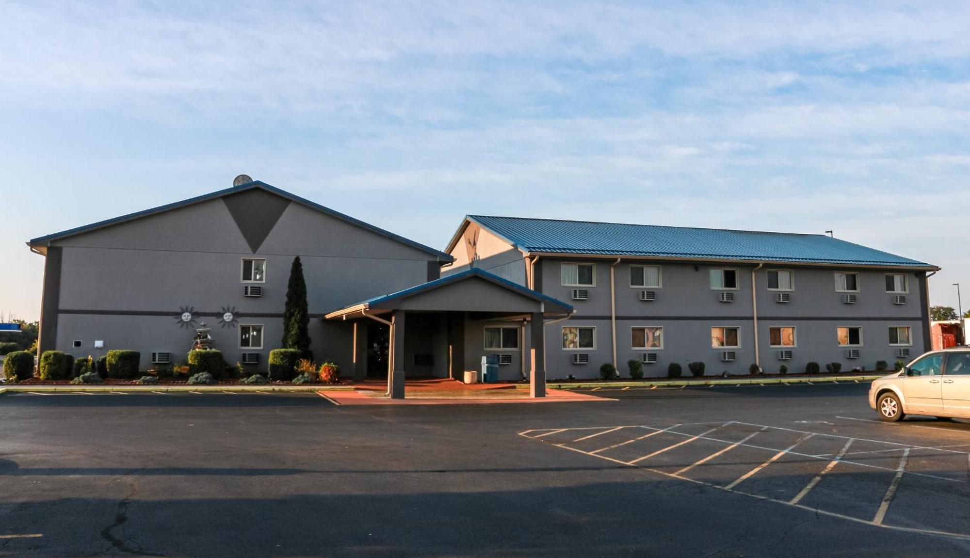 Super 8 By Wyndham Indianapolis Emerson Экстерьер фото