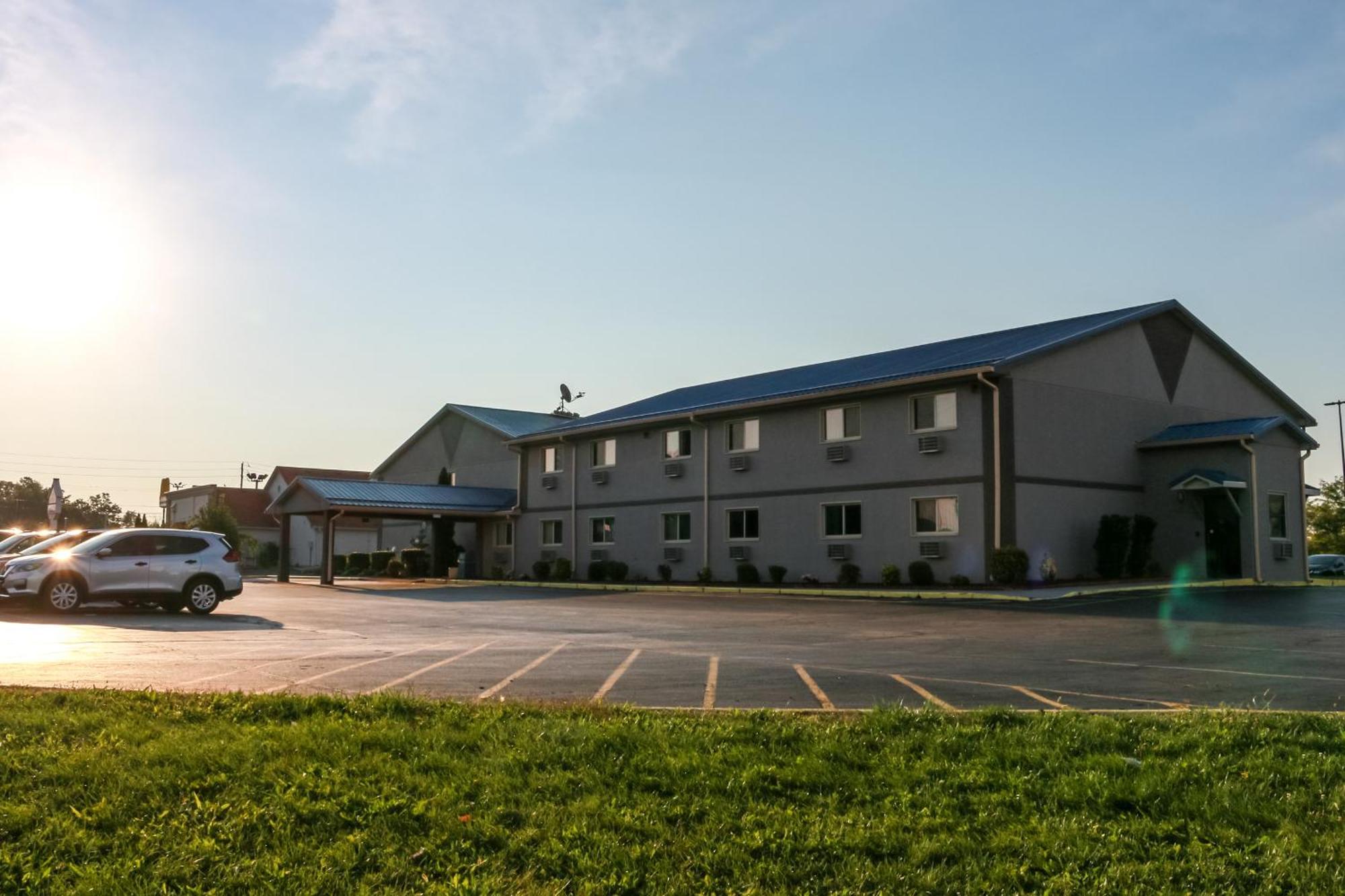 Super 8 By Wyndham Indianapolis Emerson Экстерьер фото