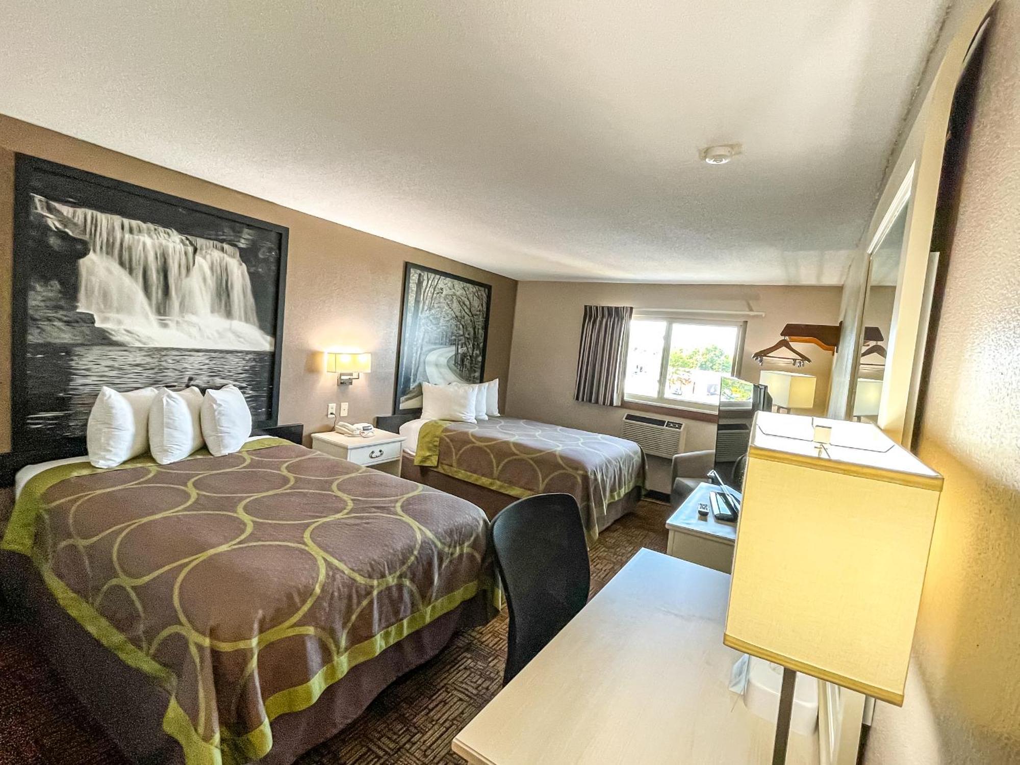 Super 8 By Wyndham Indianapolis Emerson Экстерьер фото